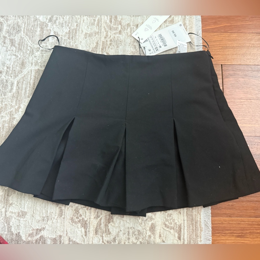 NWT Zara pleated skort